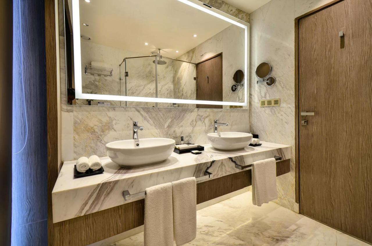 Vividus Hotel Bangalore Buitenkant foto