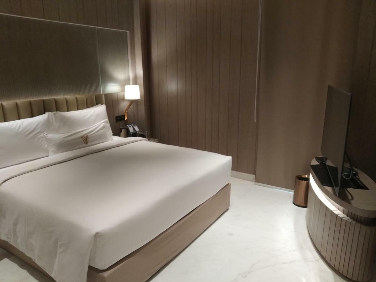 Vividus Hotel Bangalore Buitenkant foto