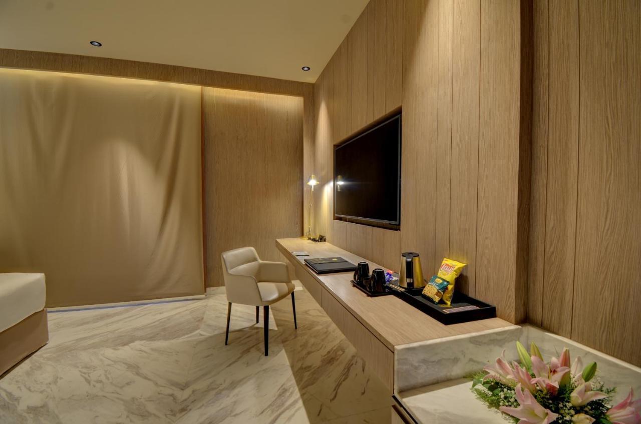 Vividus Hotel Bangalore Buitenkant foto